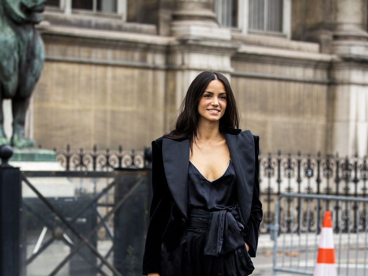Usar sandalias con medias, el último grito de la moda en las pasarelas de  París