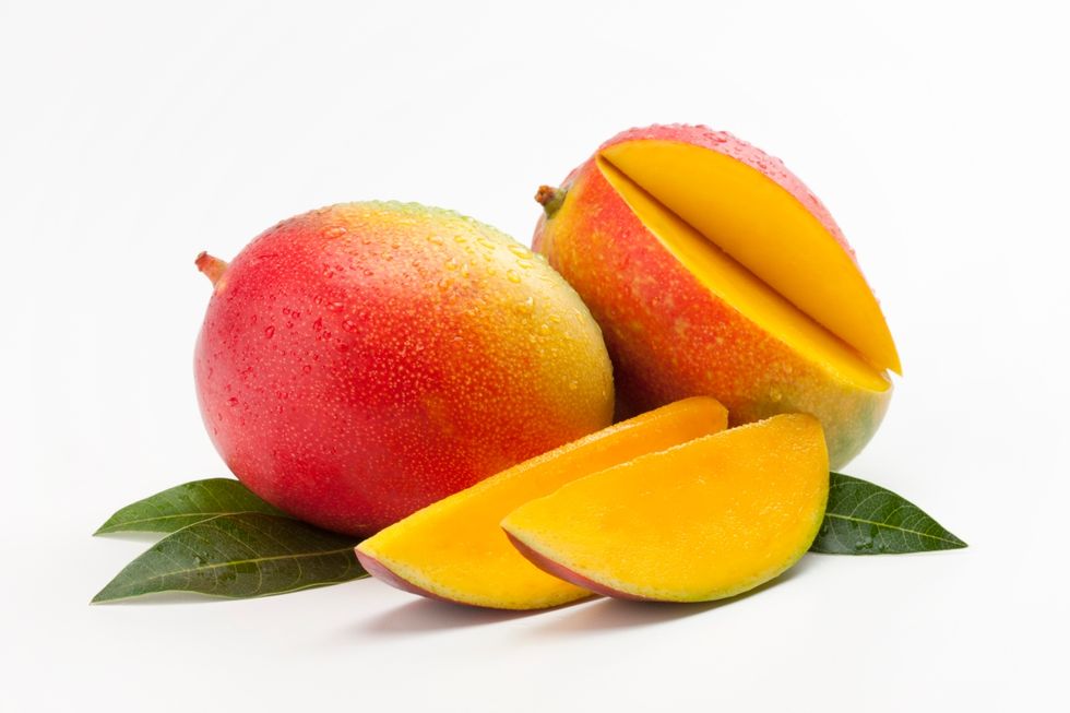 las mejores frutas para adelgazar y deshincharte mango