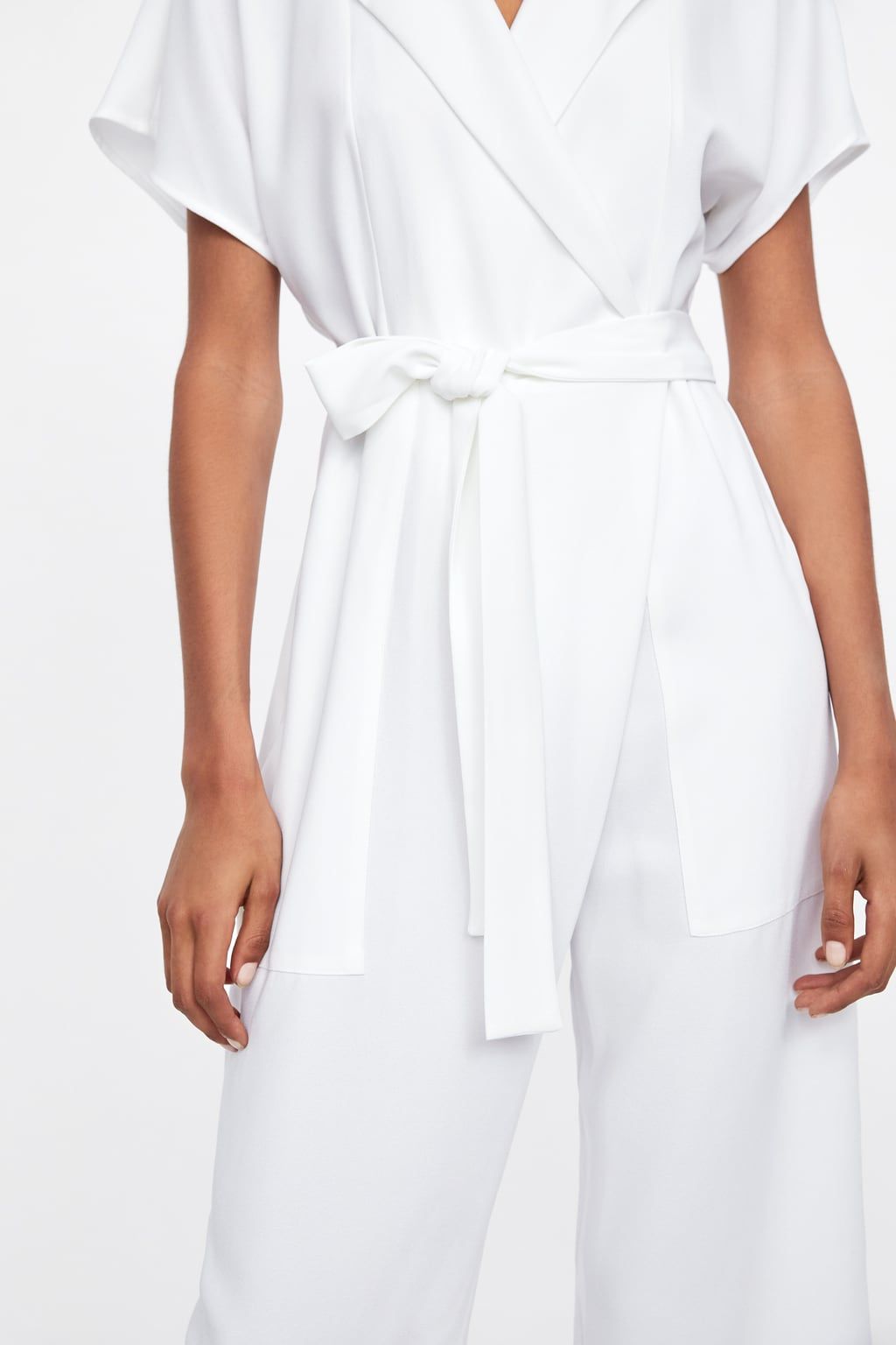 El mono blanco de Zara con el que las más estilosas se marcan el look  fresquito de Semana Santa