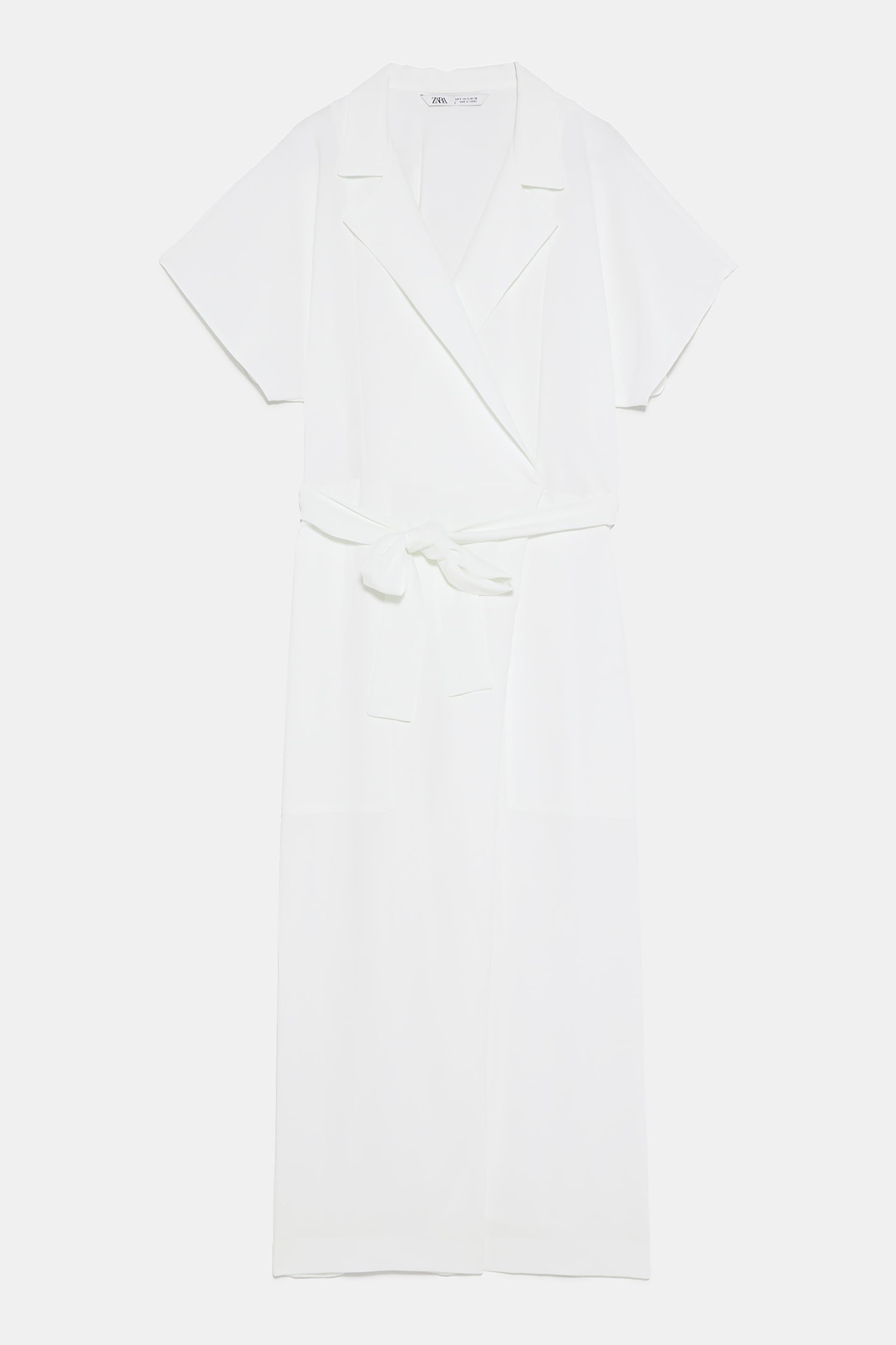 Por fin en Zara el mono largo de tendencia para las bajitas