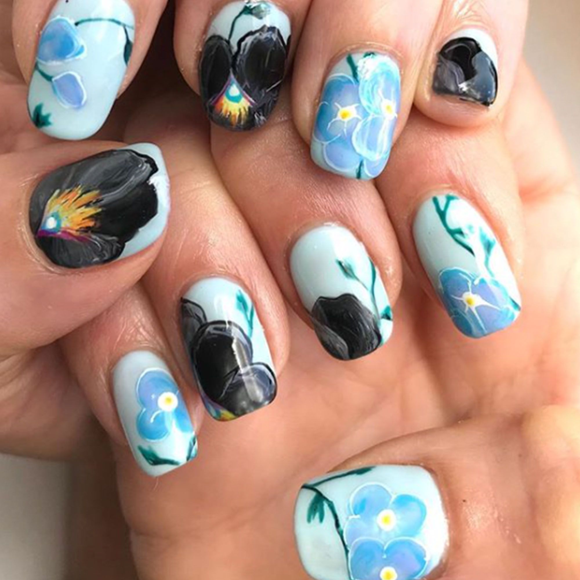 Summer nail art ideas to rock in 2021 : Flower Tip Nails
