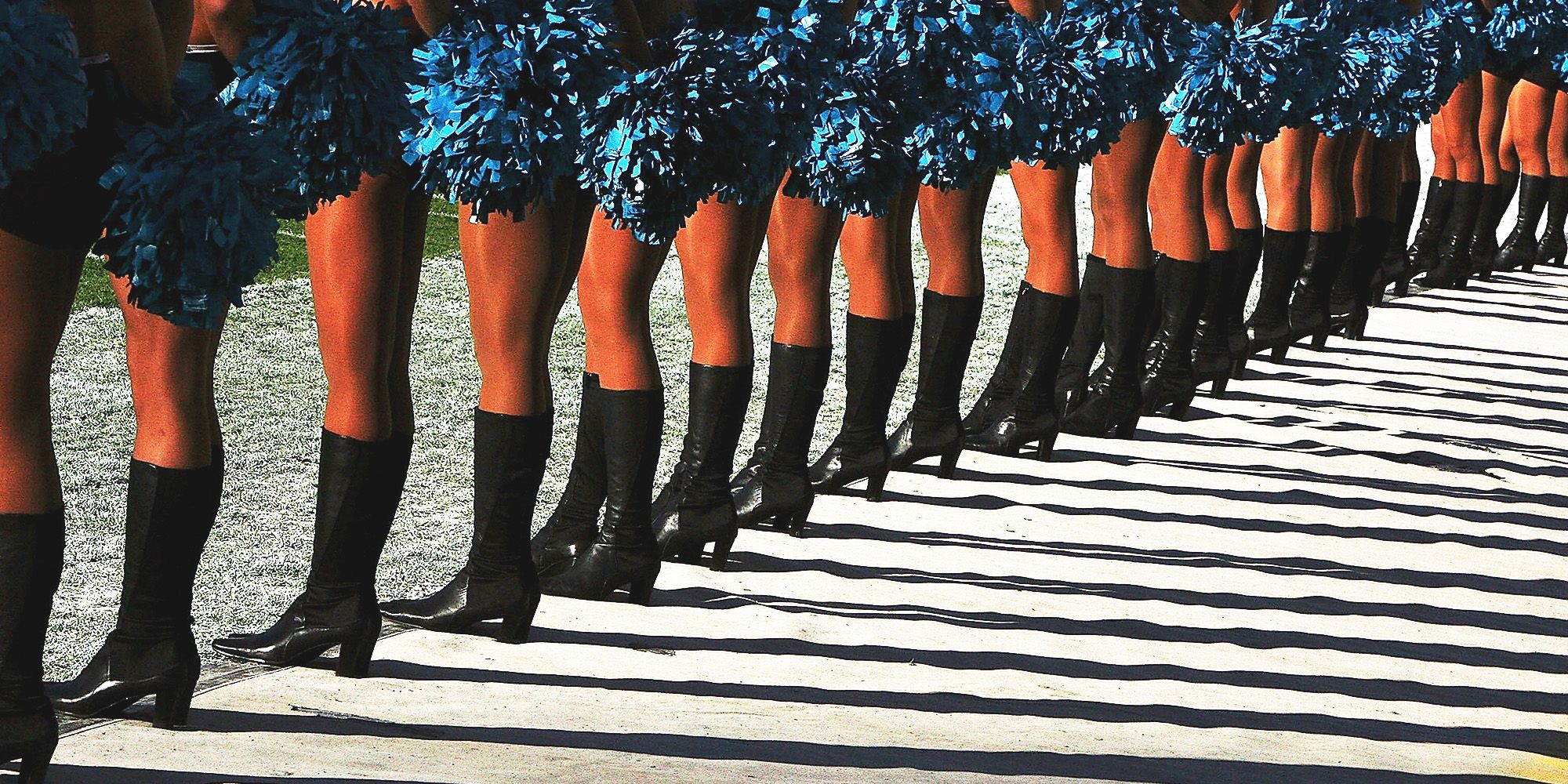 San Francisco 49ers cheerleader takes a knee during national anthem