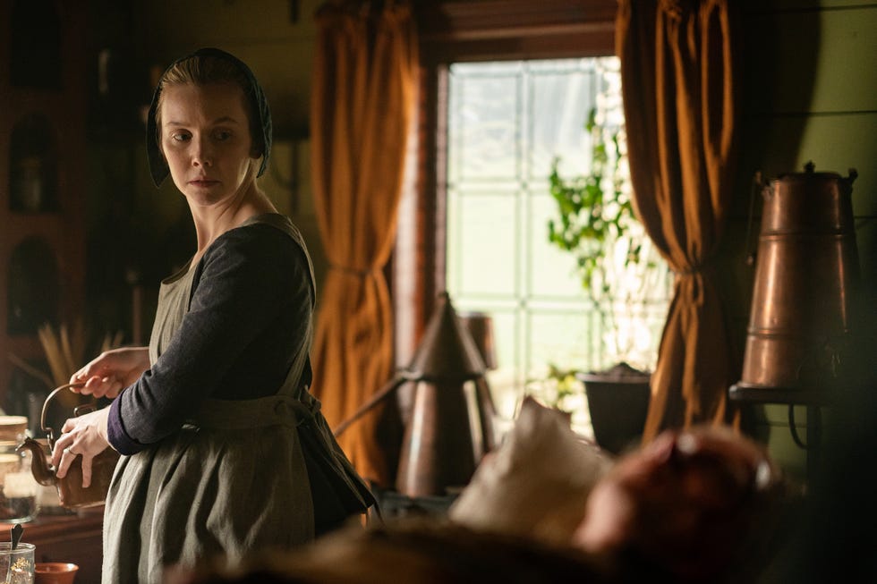 Outlander Star Lauren Lyle Talks Season 5 Finale and New Podcast