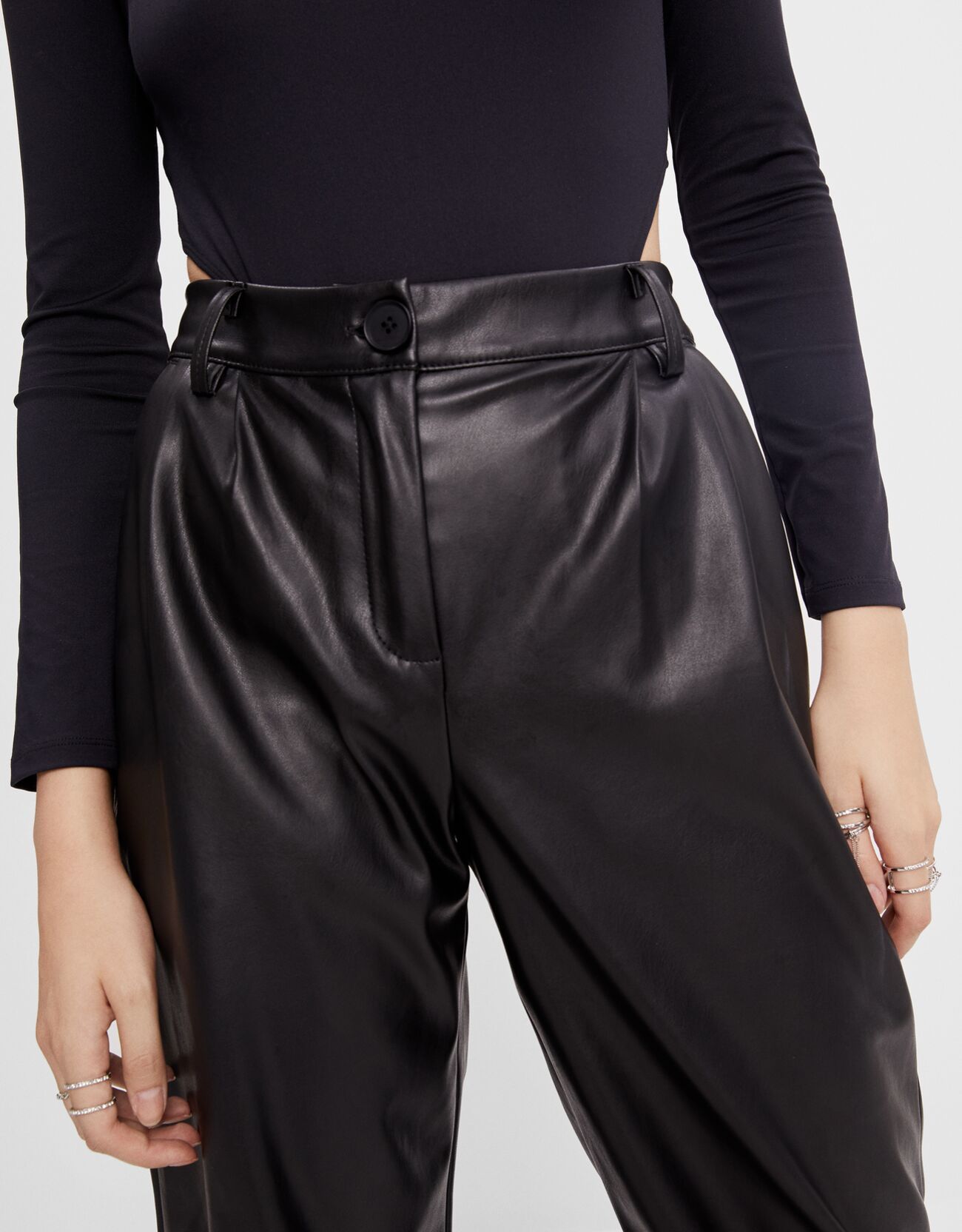 Bershka pantalones 2025 cuero mujer