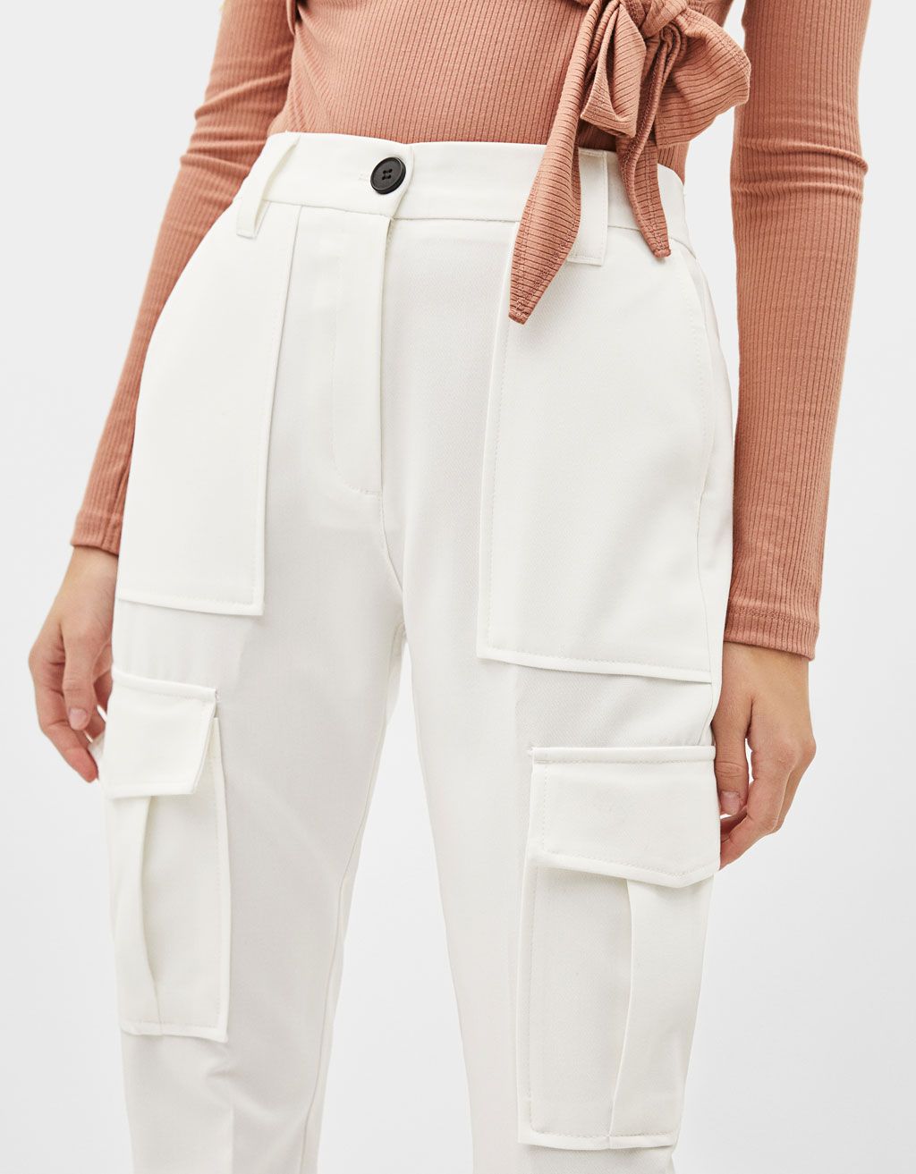 Pantalon blanco con rayas negras online bershka