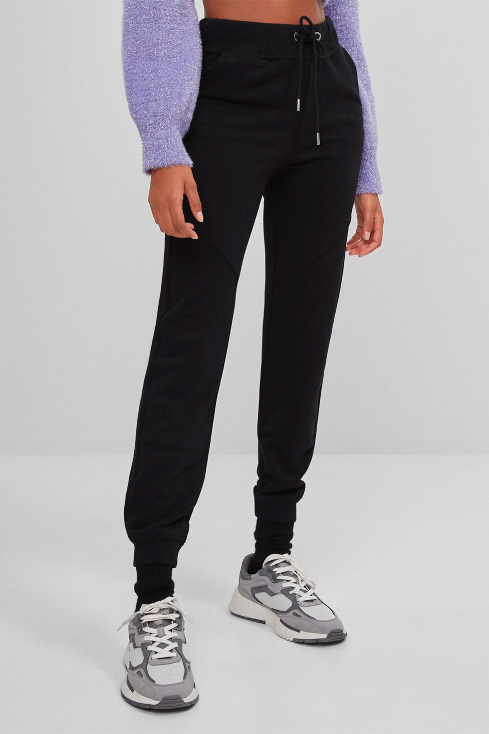 Este pantalón jogger Bershka top con una blazer oversize