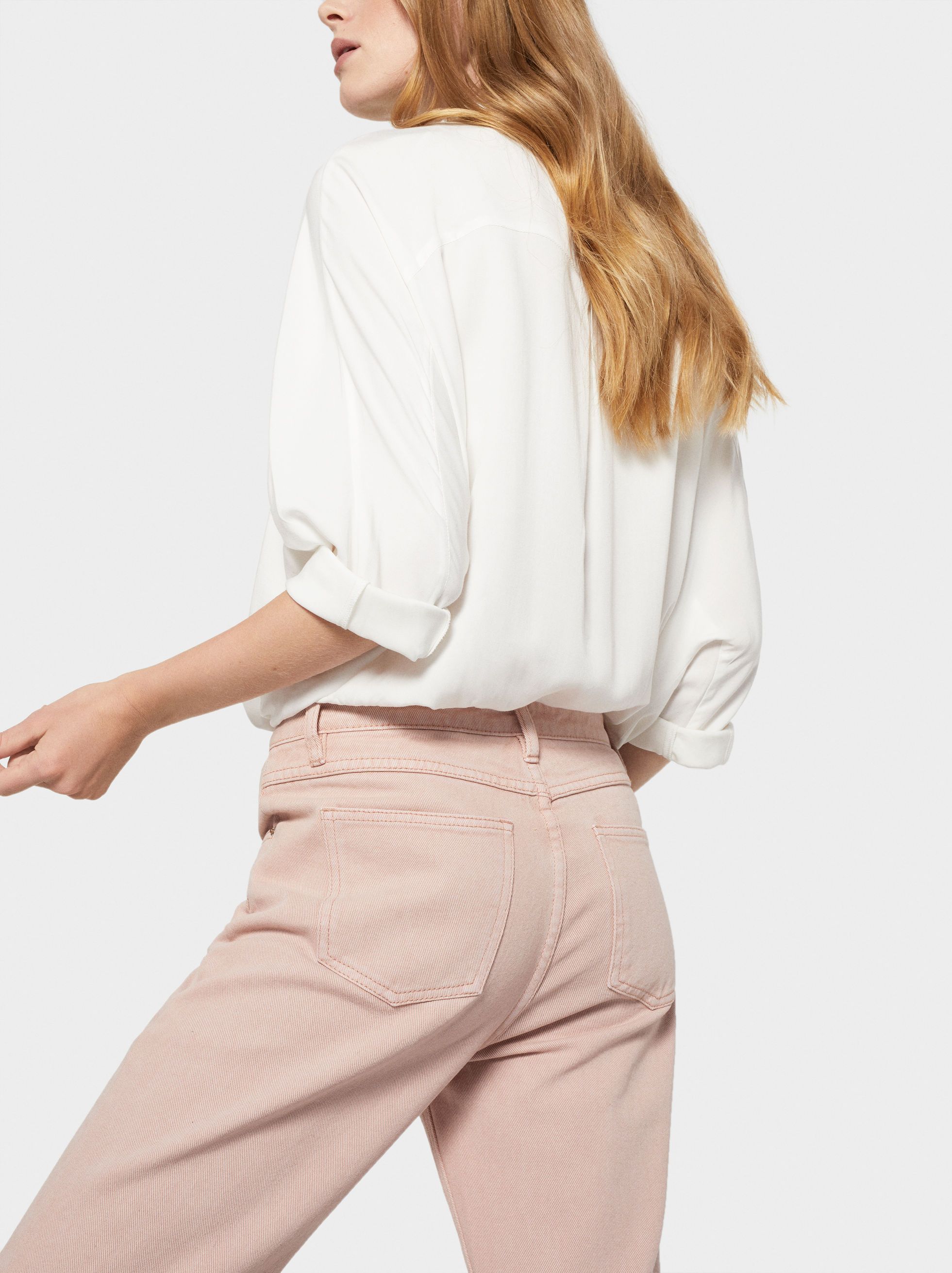 El pantalón vaquero rosa está en Parfois y es el más vendido