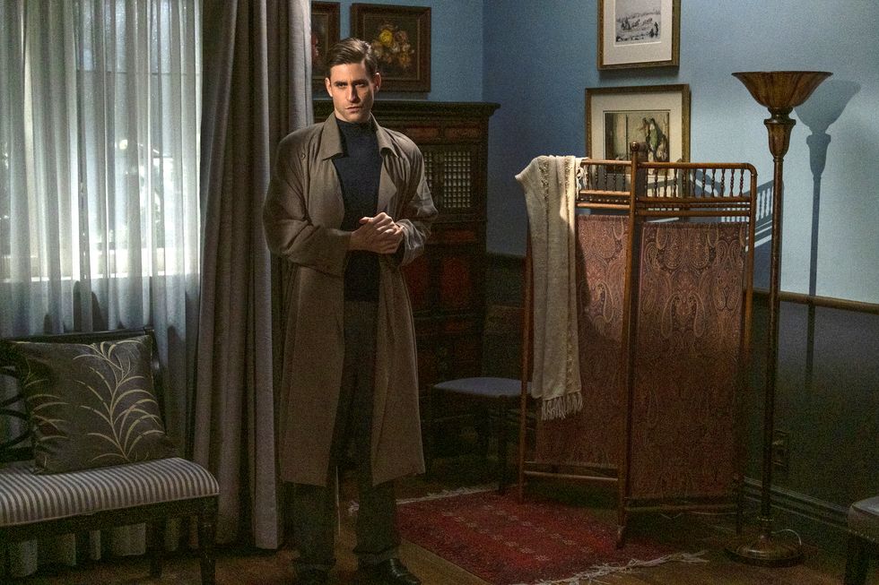 the haunting of bly manor l to r oliver jackson cohen as peter quint in the haunting of bly manor cr eike schroternetflix © 2020
