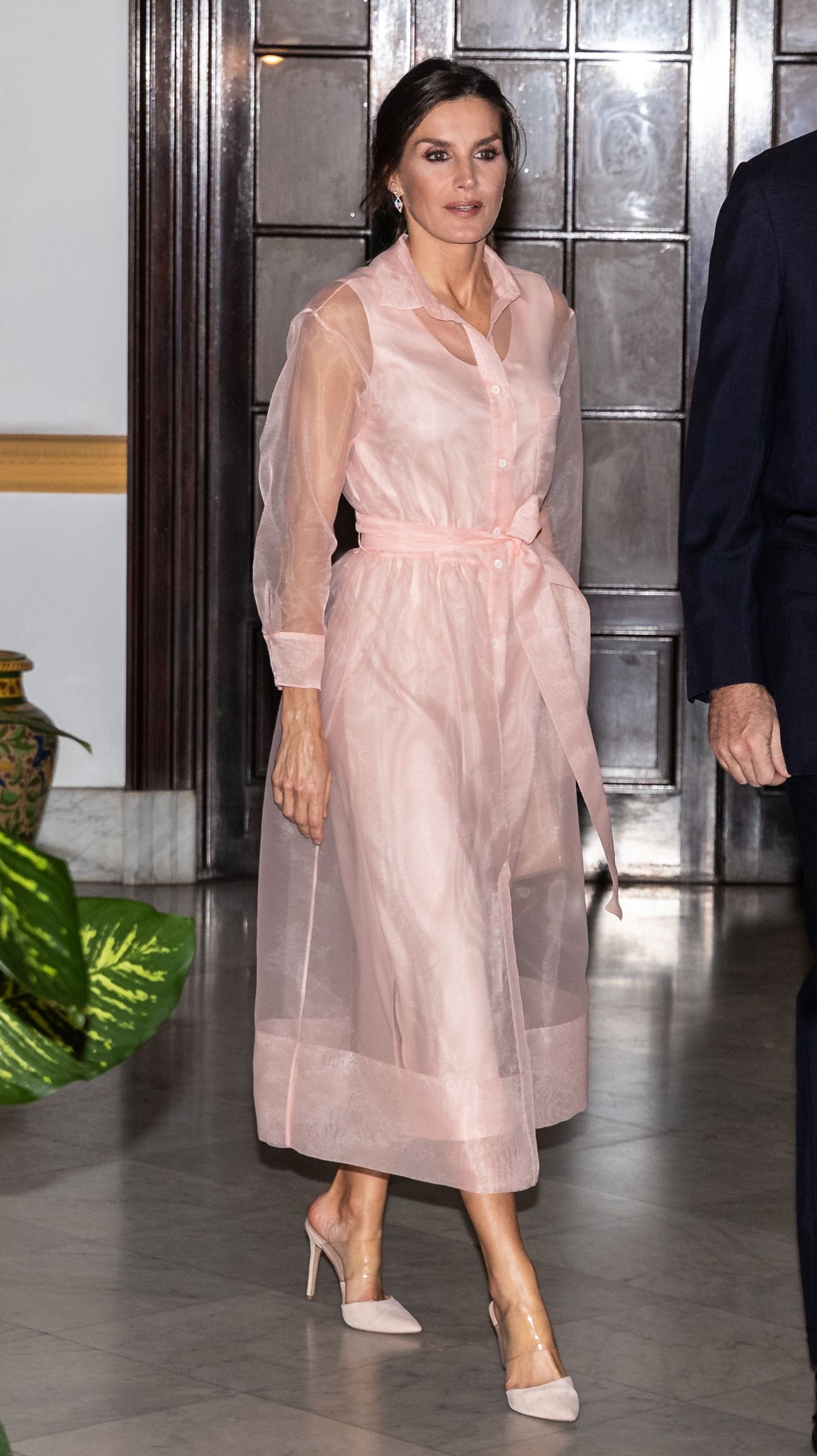 añadir chocar Generador La reina Letizia estrena vestidos de Nina Ricci y Maje en Cuba