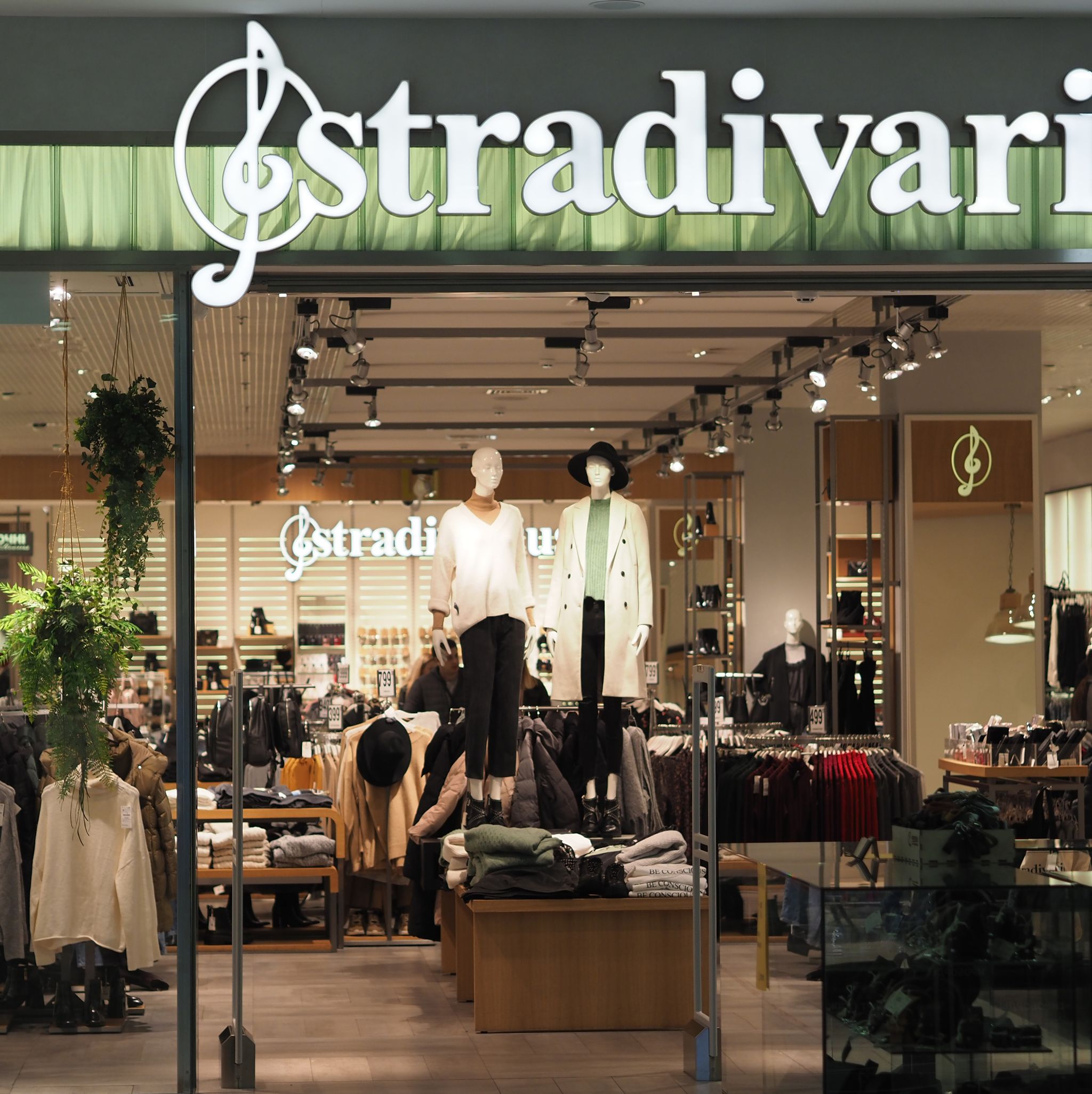 sección de ropa de Stradivarius más