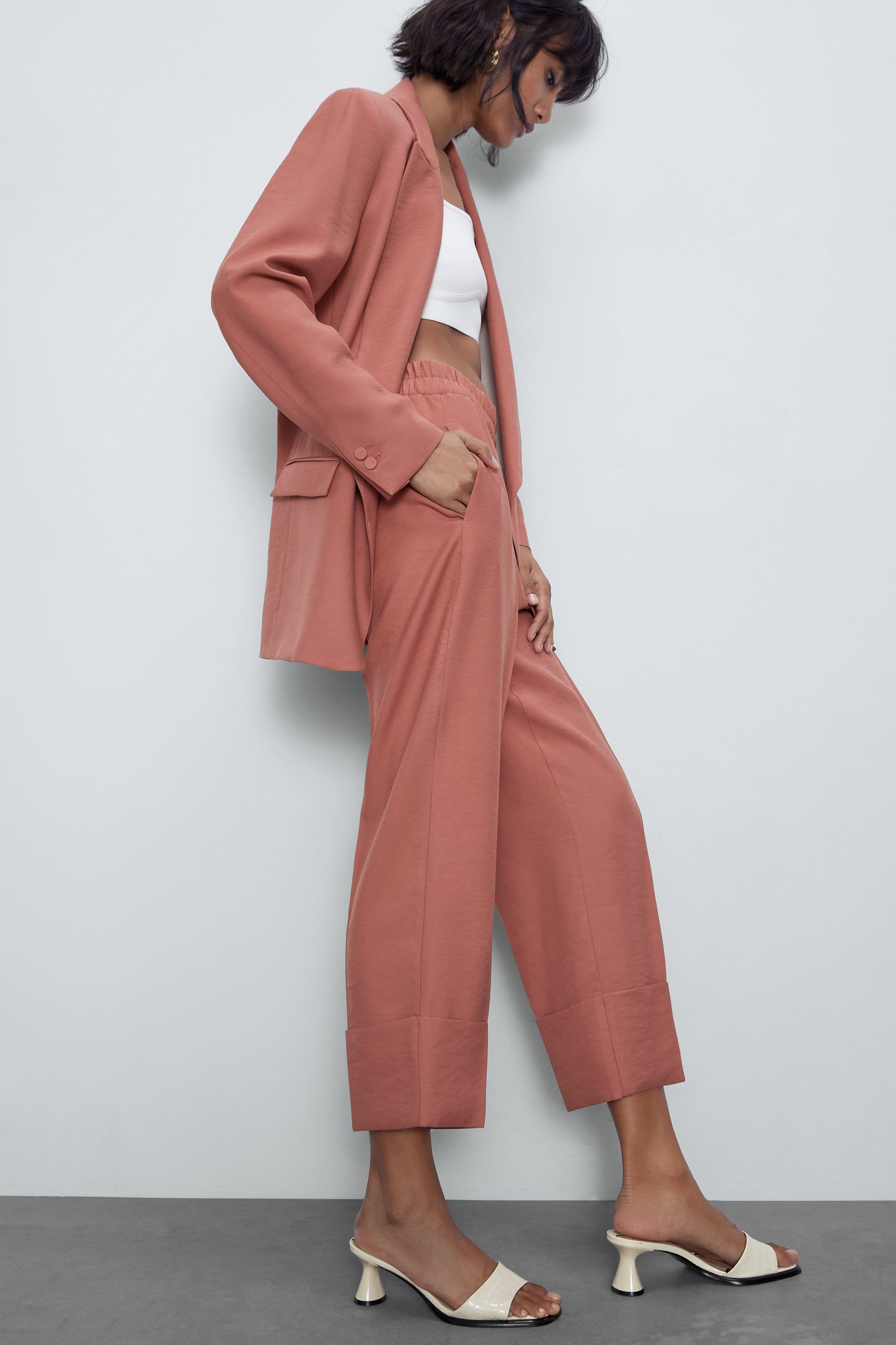 El traje de chaqueta rosa de Zara más ideal del mundo existe