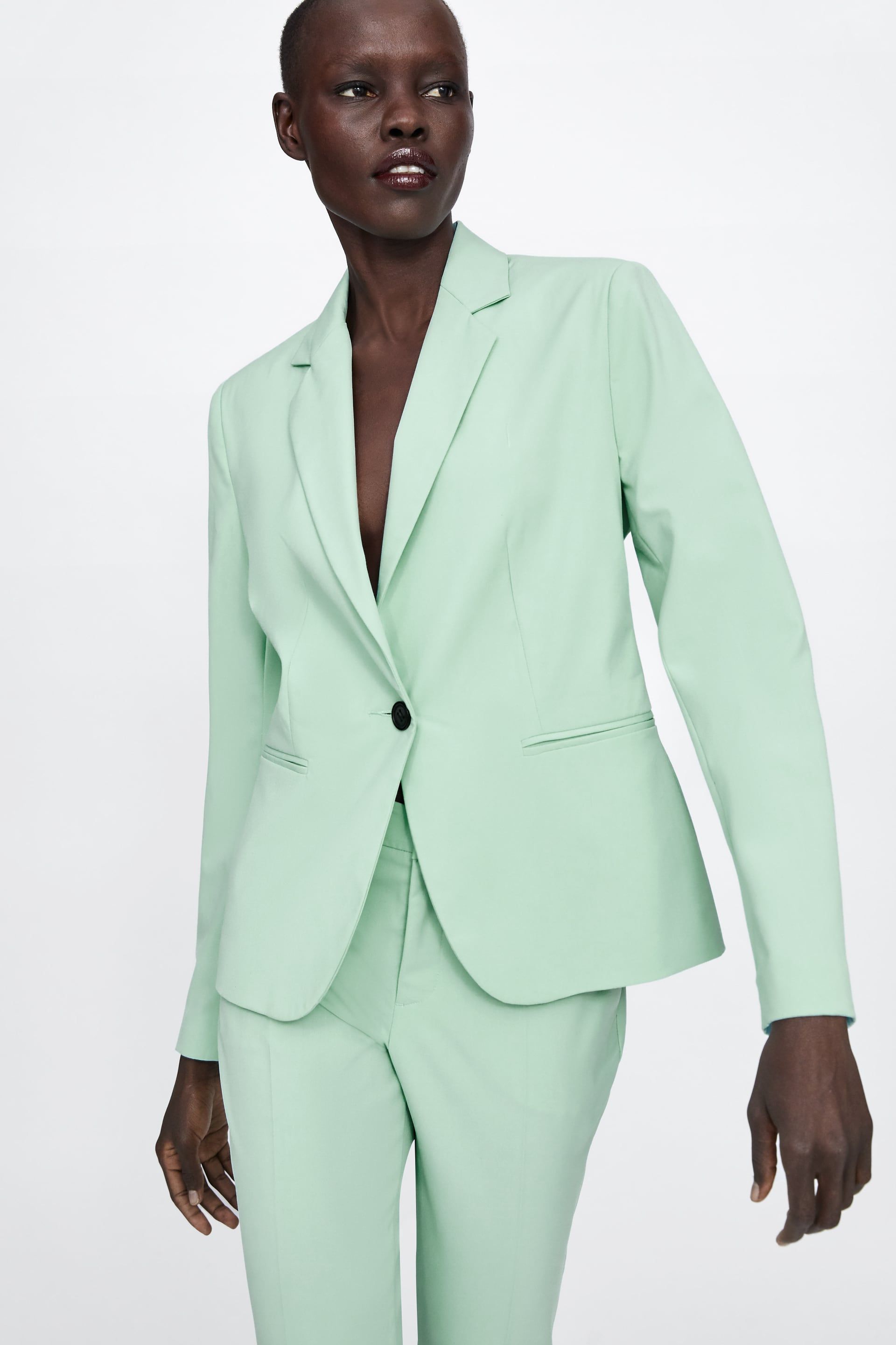 Pigmento Encantada de conocerte Secretario Éste es el traje de mujer de Zara verde más vendido de la temporada