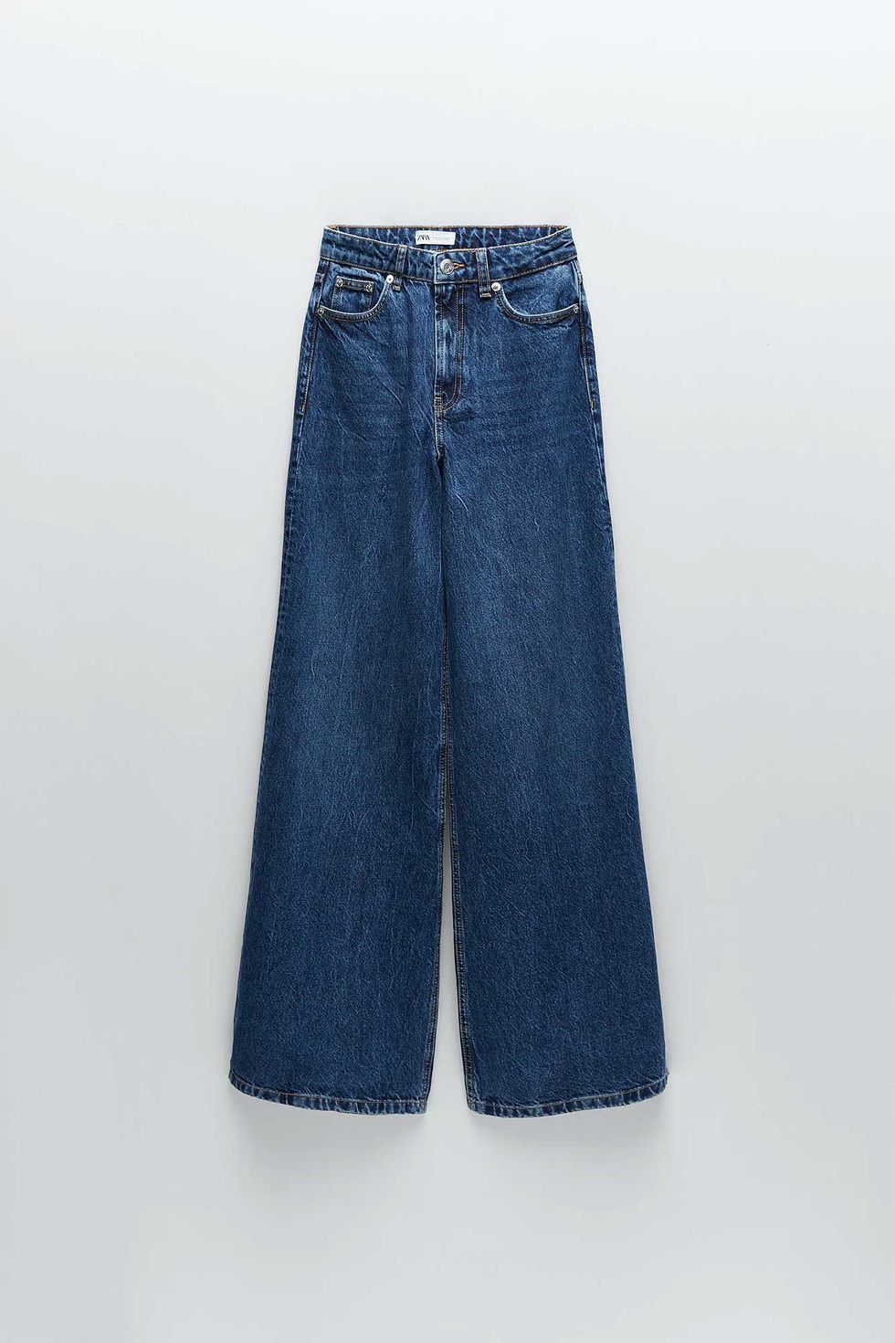 Estos son los pantalones anchos de Zara que favorecen y te harán