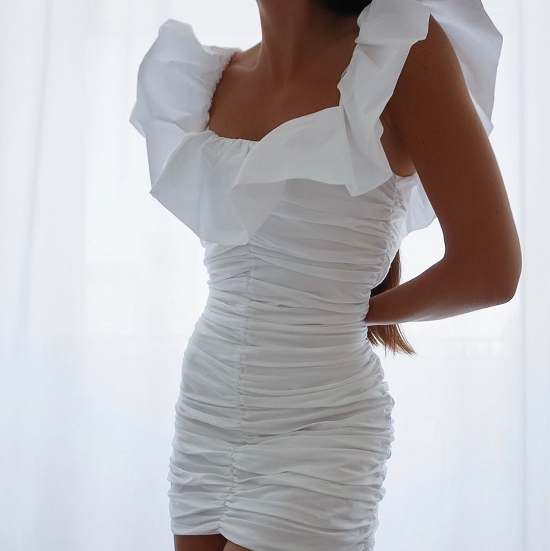 El vestido corto blanco de Zara de las insiders