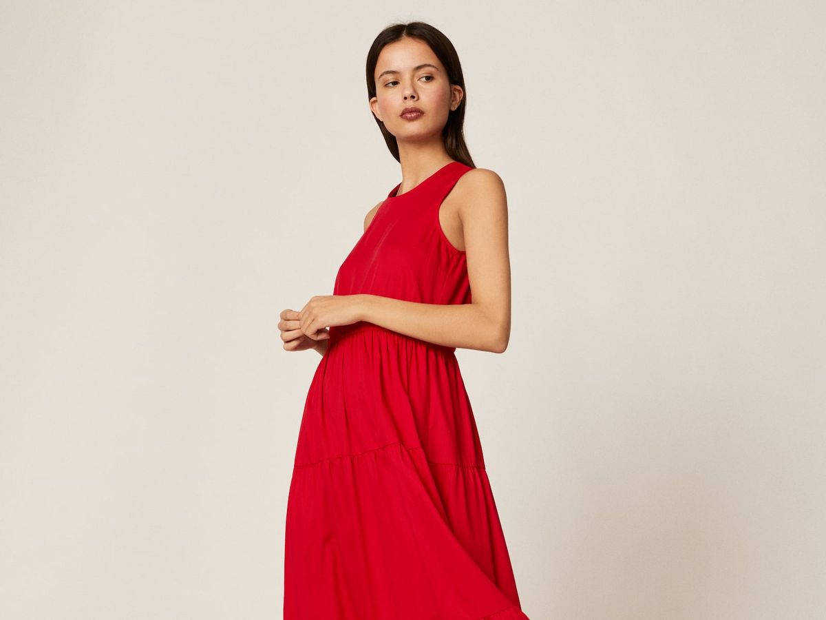 El vestido largo rojo de que parece alfombra roja