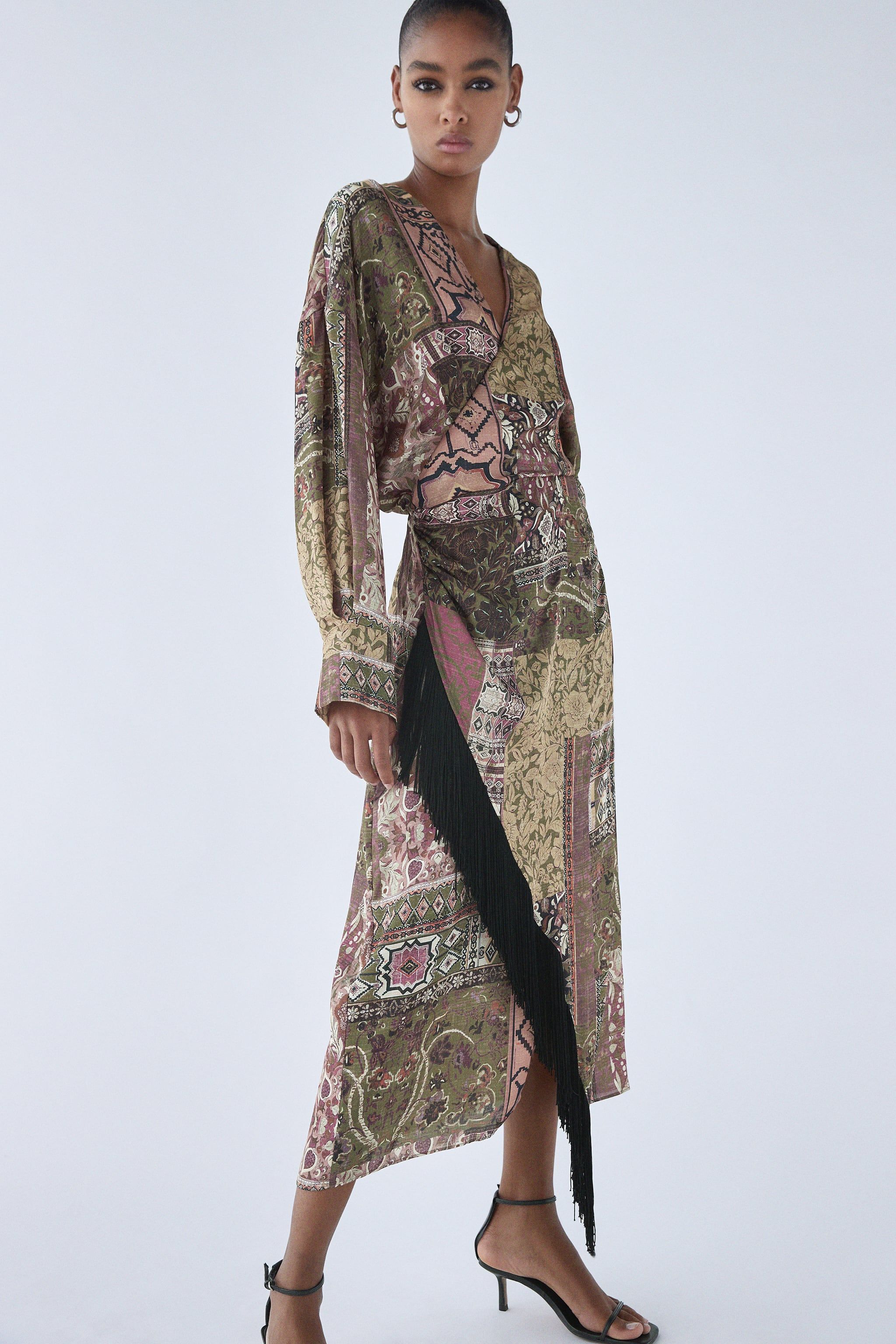 vestido cruzado con flecos de Zara de otoño