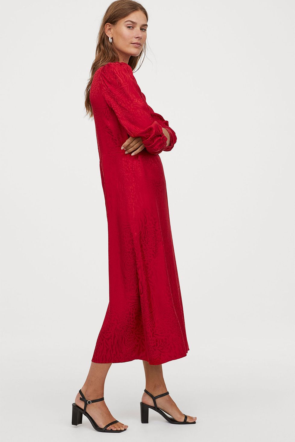 Este vestido rojo drapeado de manga H&M es lo mejor