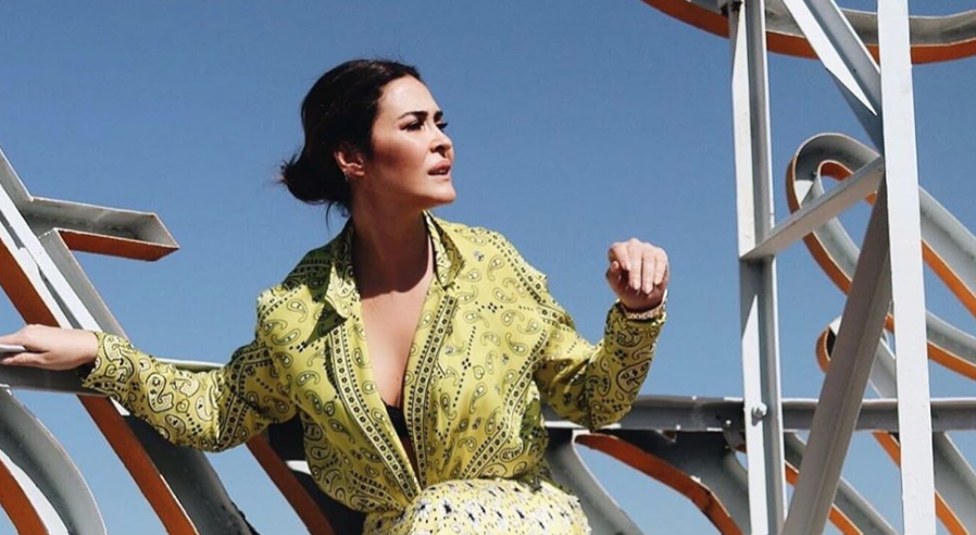 Vicky Martin Berrocal tiene EL conjunto amarillo de Zara