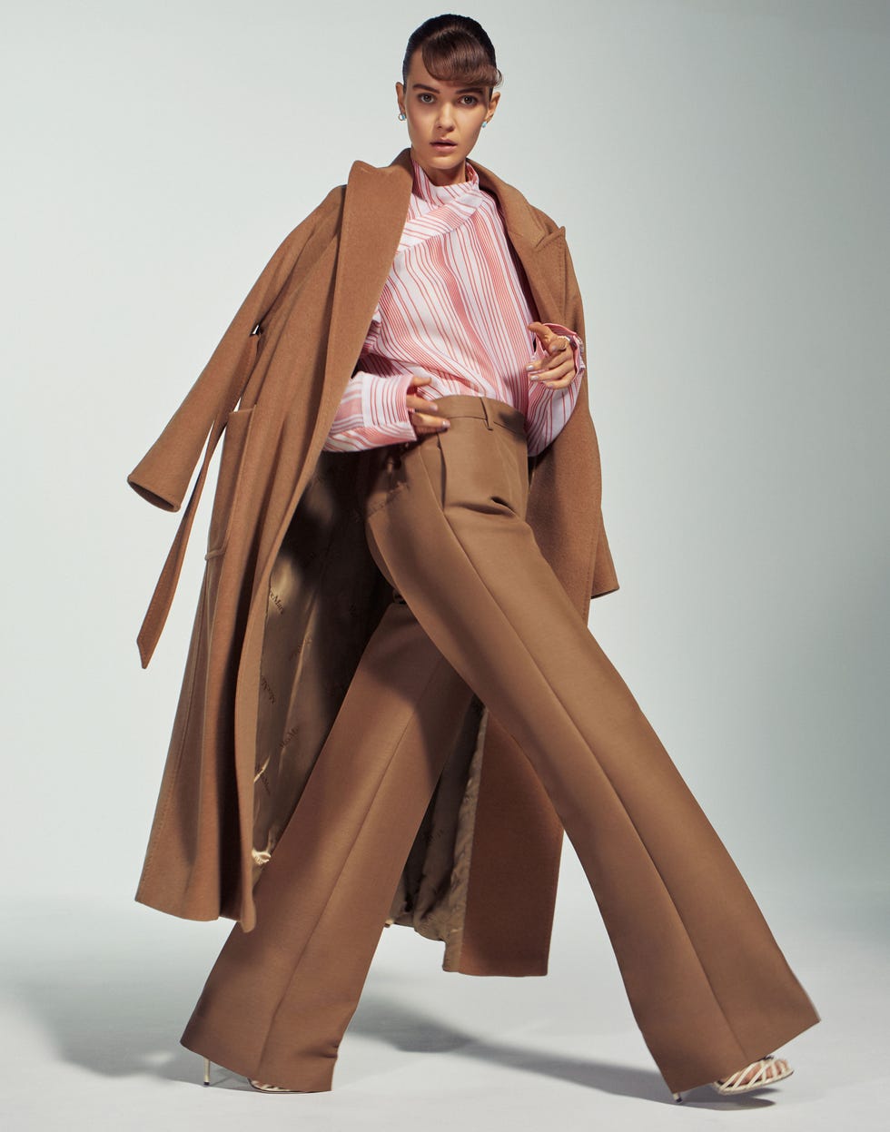 Fashion model, Clothing, Outerwear, Fashion, Brown, Standing, Fashion design, Coat, Leg, Beige, 