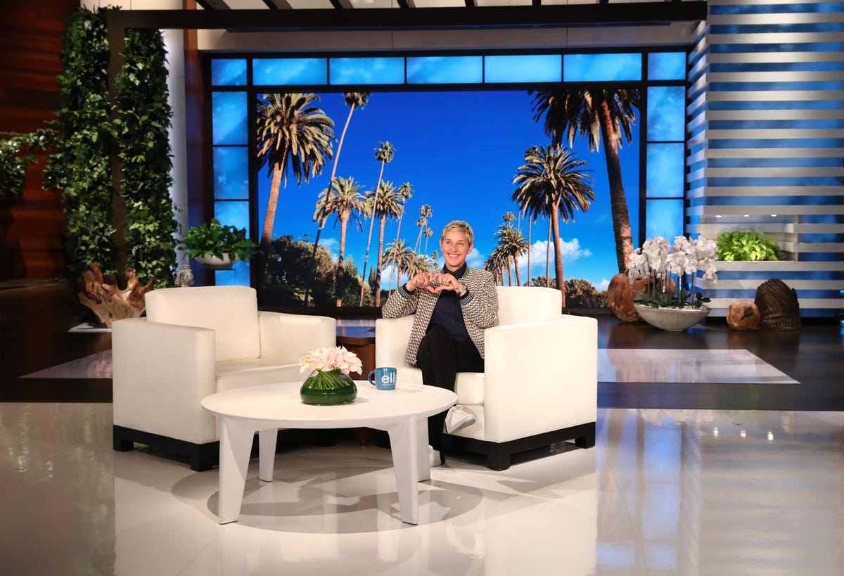 Ellen show. Эллен ДЕДЖЕНЕРЕС. Эллен: шоу Эллен ДЕДЖЕНЕРЕС. Шоу Элен де дженералс. Американское шоу с Эллен ДЕДЖЕНЕРЕС.