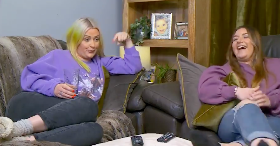 ellie and izzi   gogglebox