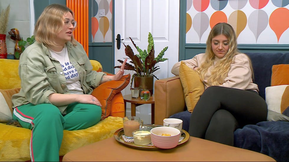 ellie, izzi, gogglebox