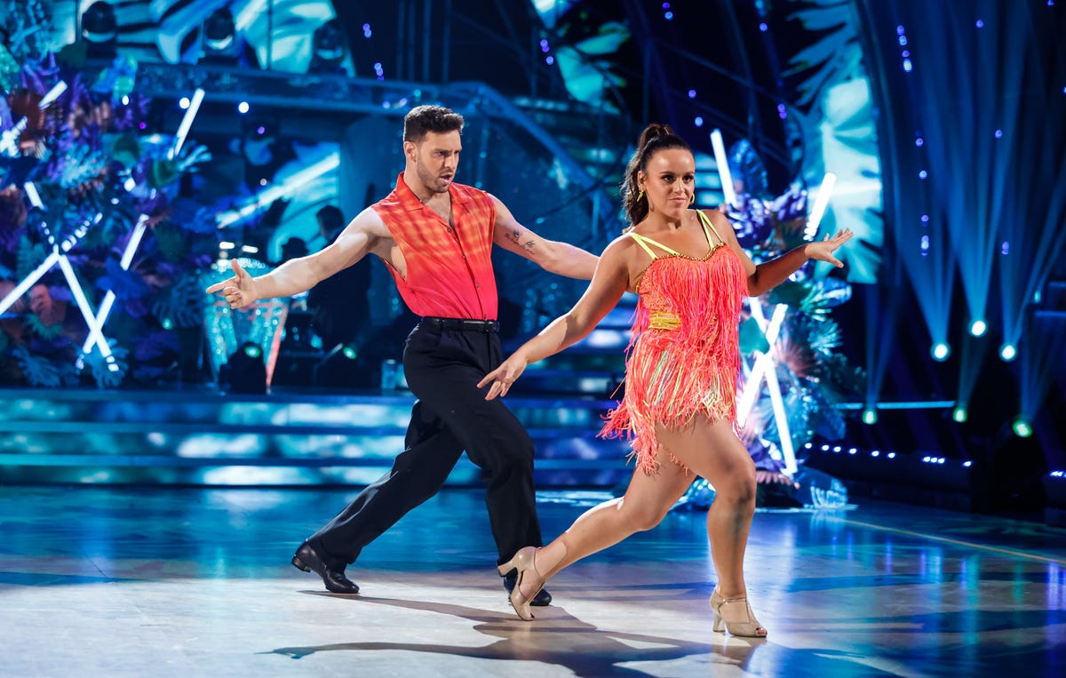 Strictly’s Ellie Leach updates fans after “falling over on stage”