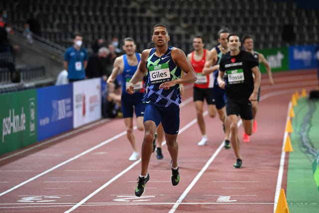 elliot giles entra triunfante en los 800 metros del mitin de karlsruhe del world indoor tour