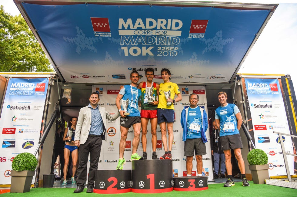Podium, Technology, Electronic device, Championship, Stage equipment, Team, Competition, Recreation, Competition event, Sports, 