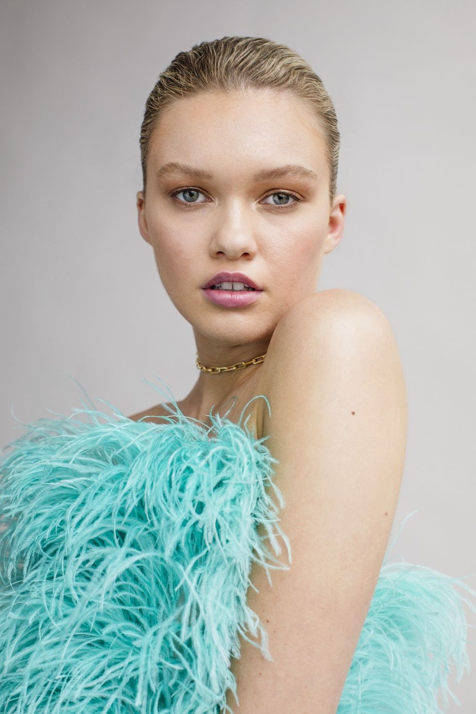 Hair, Face, Skin, Eyebrow, Hairstyle, Beauty, Turquoise, Lip, Blond, Fashion, 