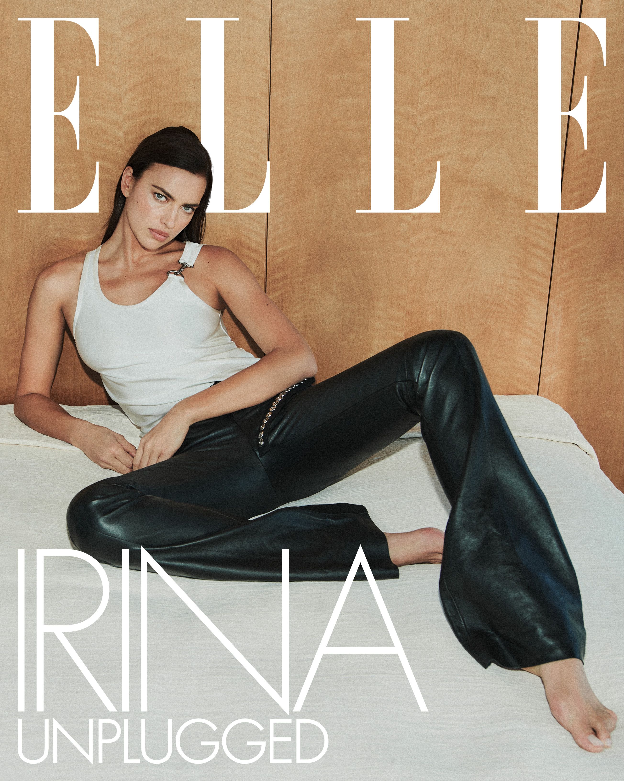 Irina Shayk presume sus piernas con unos leggings negros en Nueva York |  Vogue