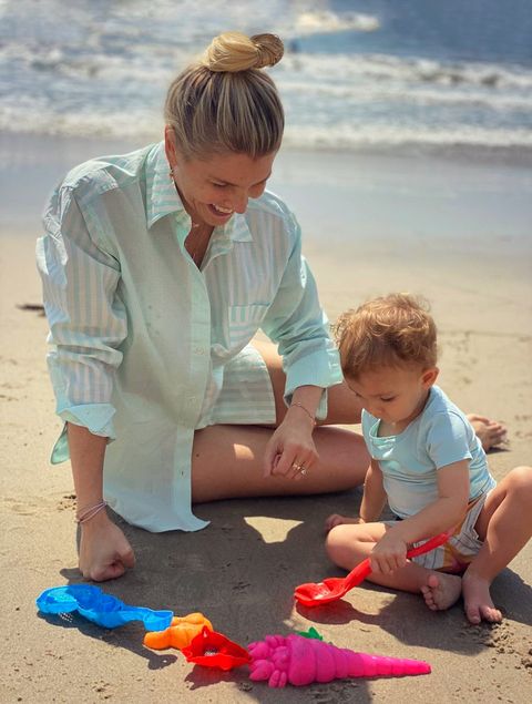 amanda kloots with her son elvis at the beach
