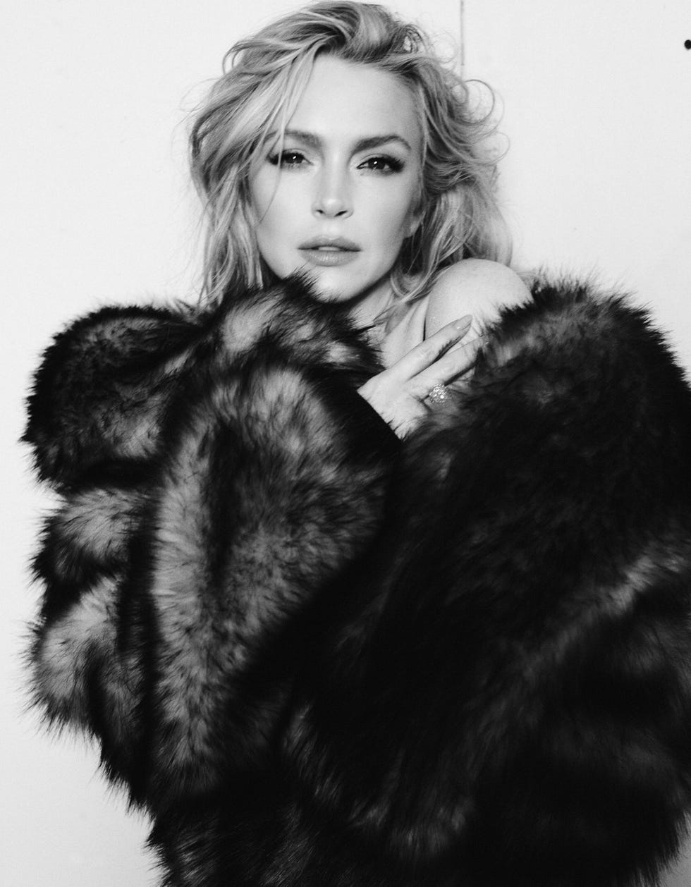 lindsay lohan wearing a fur coat