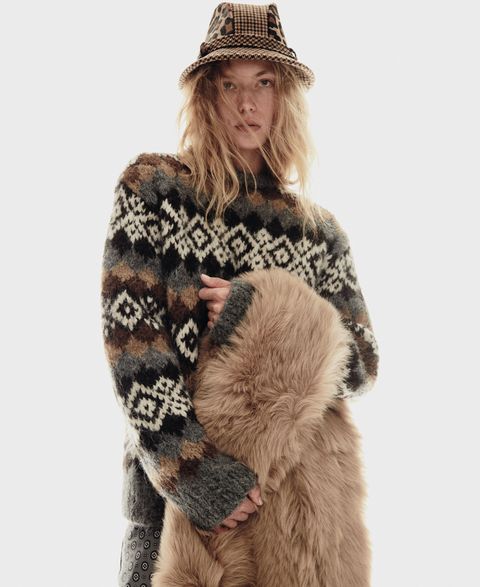 Fur, Clothing, Fur clothing, Outerwear, Beige, Brown, Fashion, Sweater, Wool, Textile, 