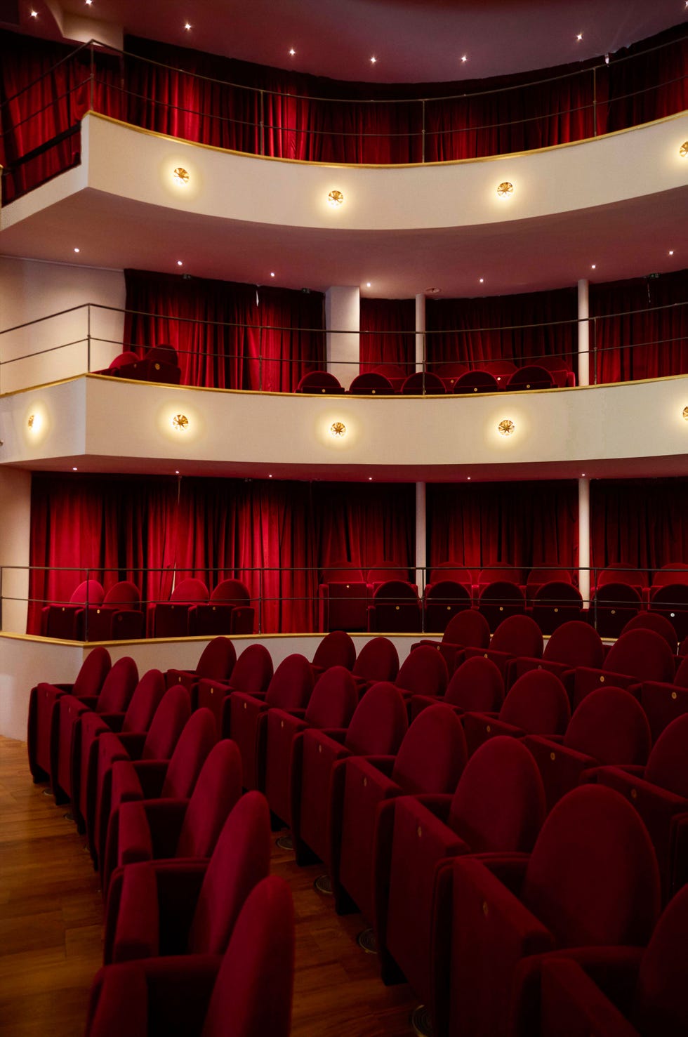 l'interno di un teatro appena restaurato.