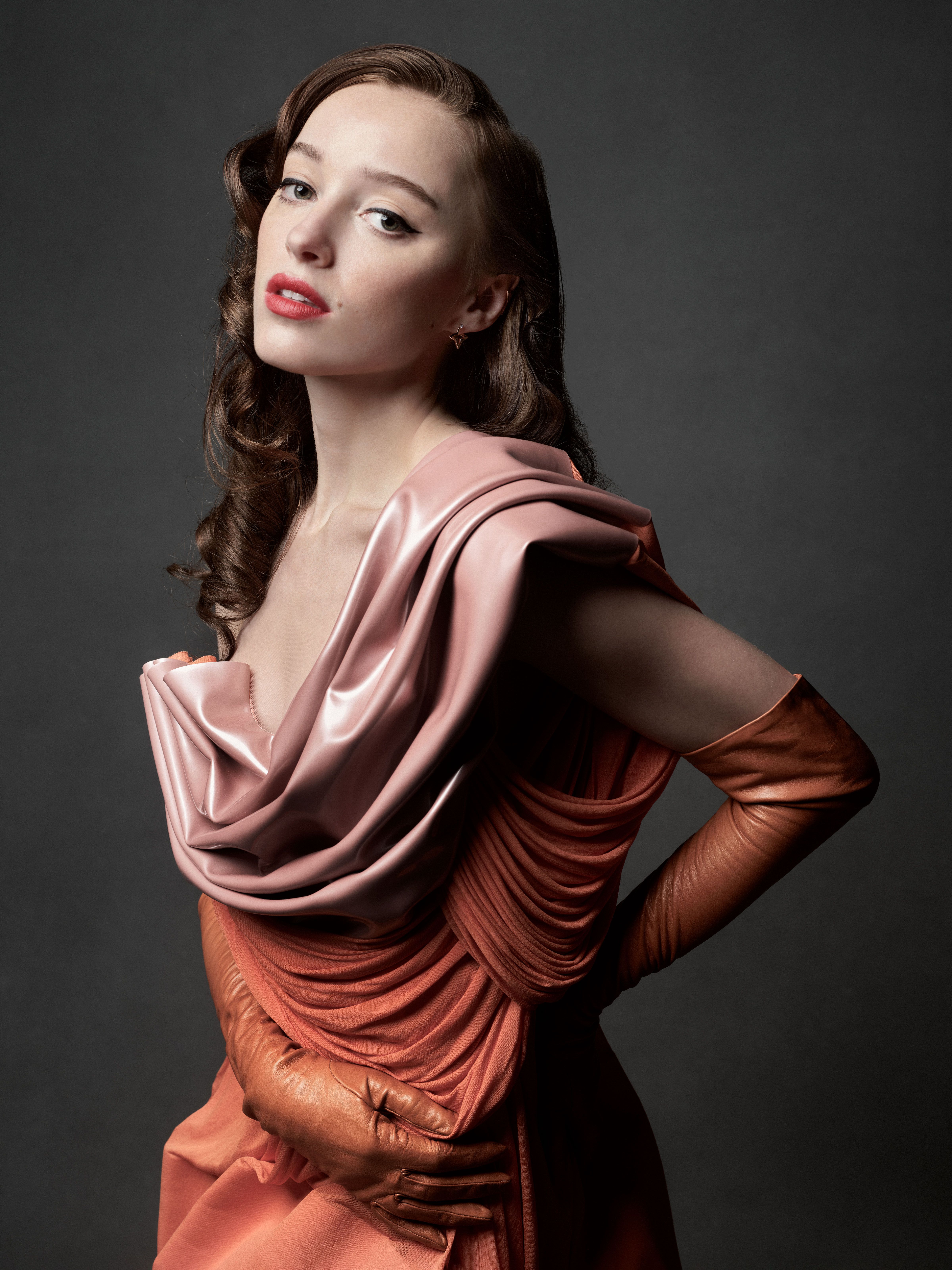 Latest Fashion Brand Updates, Campaigns & Shows  LE MILE Magazine News  Blog - Prada Arqué Fall/Winter 2023 Collection: Geometric Elegance Meets  Versatile Luxury - LE MILE