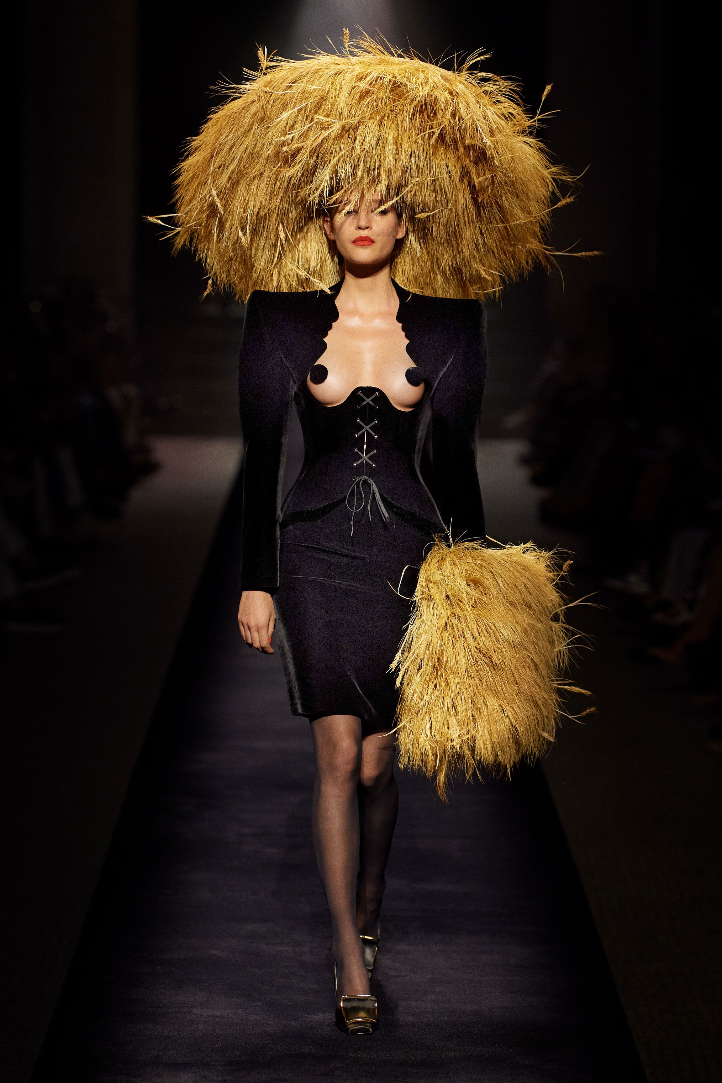 Balenciaga Couture Fall 2022 Collection, Photos – Footwear News