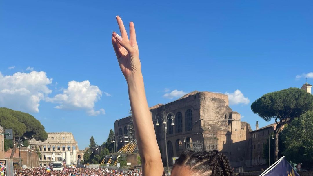 preview for Elodie: la madrina del Pride di Roma 2022