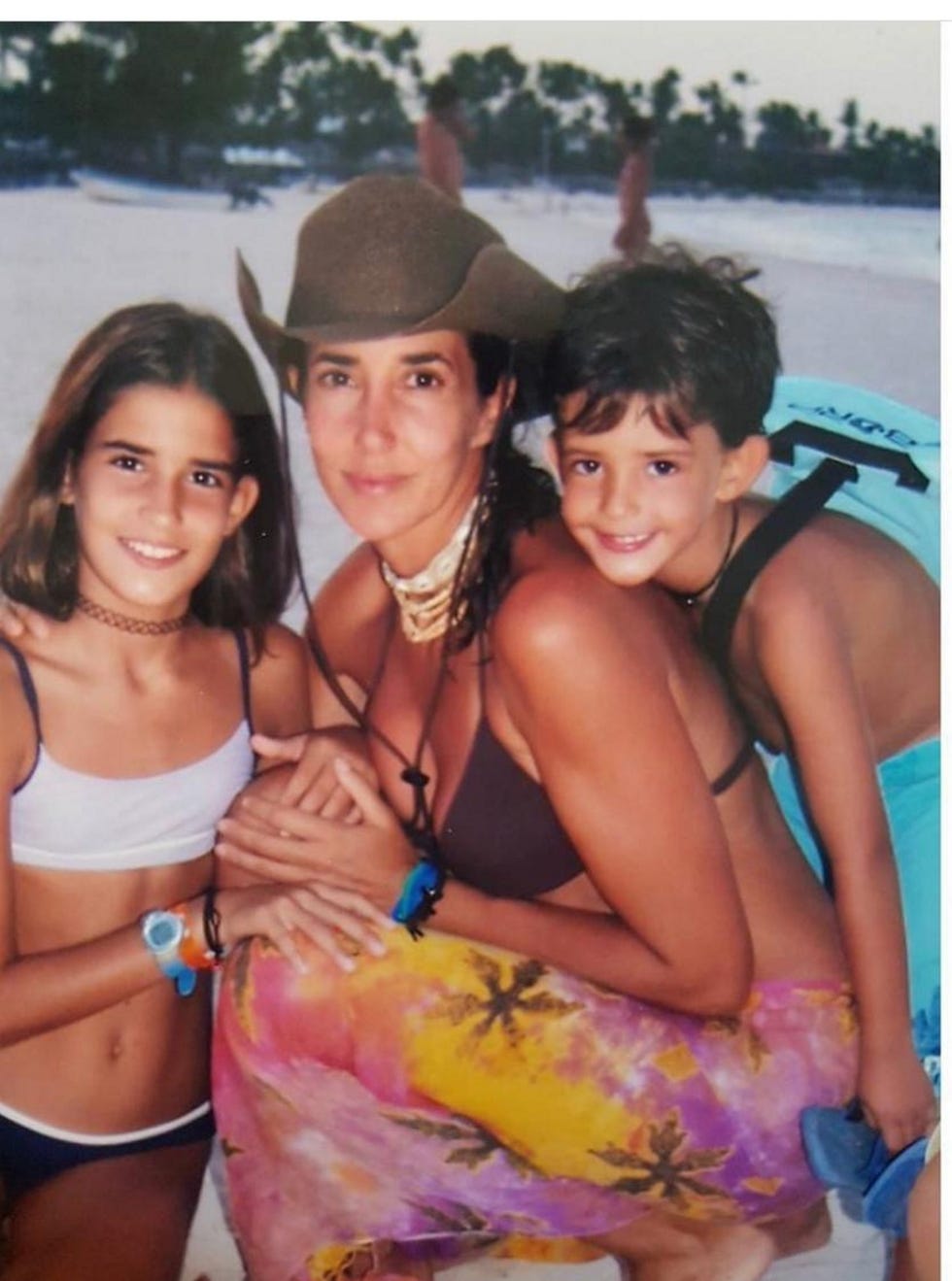 la presentadora con sus hijos lidia y miquel cuando eran pequenos