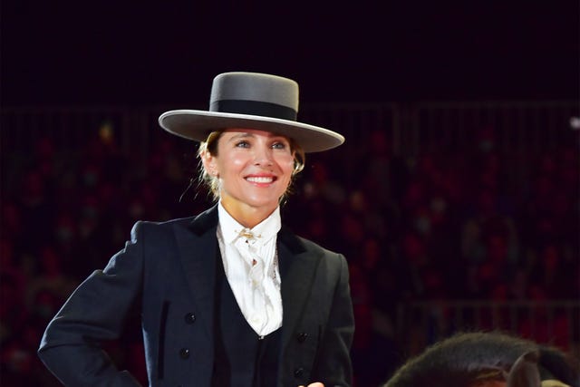 elsa pataky con look de doma vaquera en sevilla