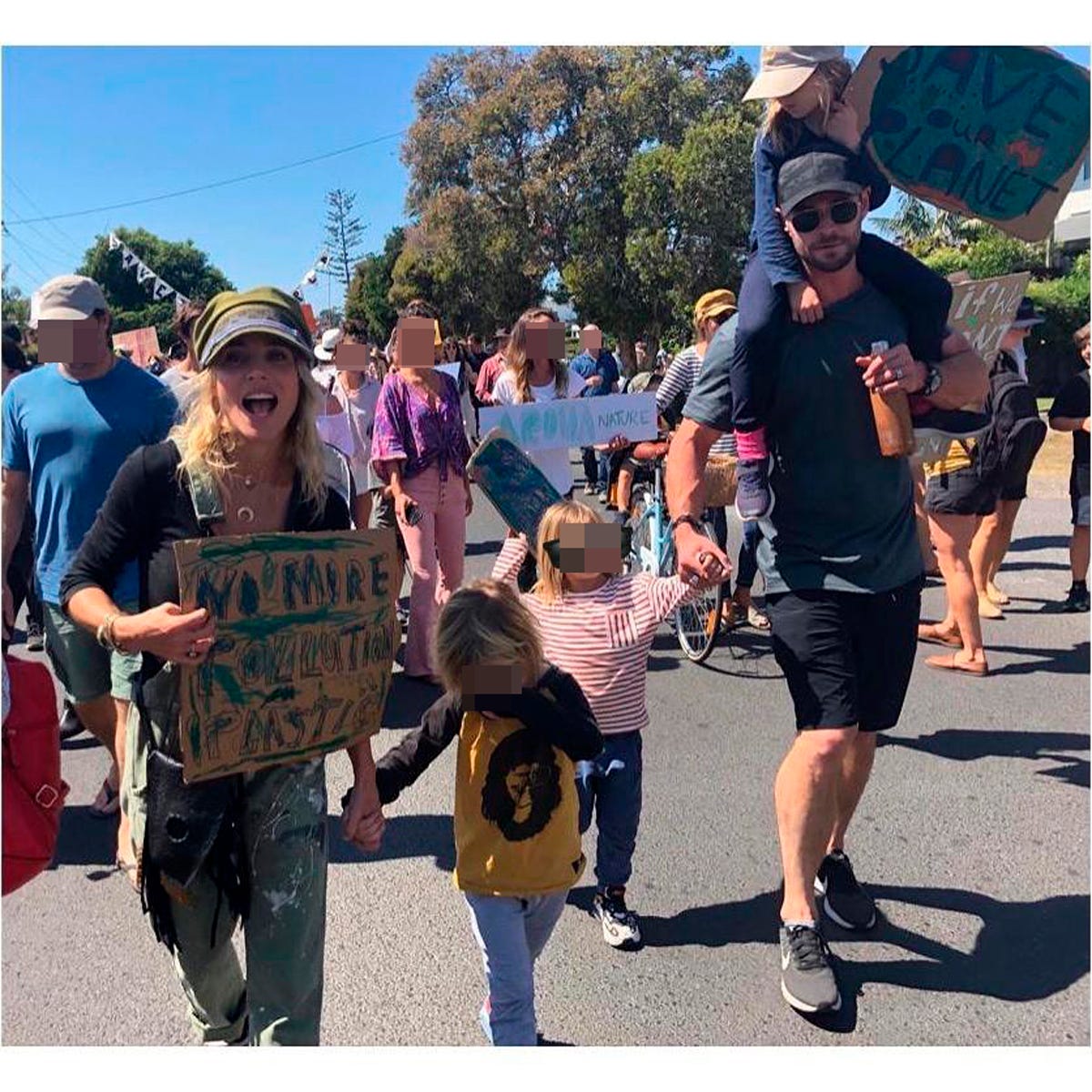 Elsa Pataky y Chris Hemsworth manifestacion