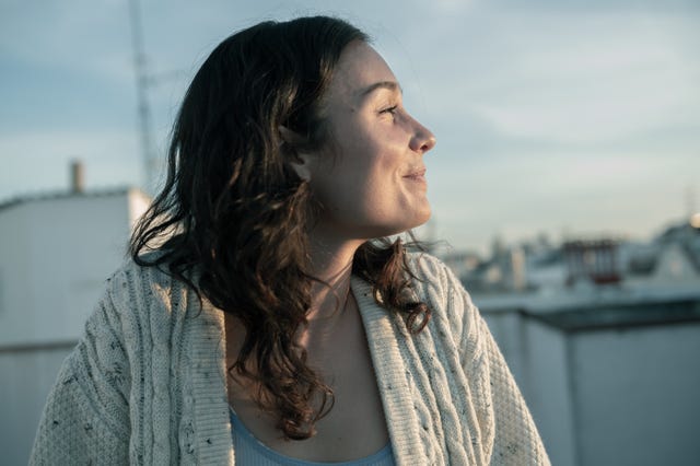 el tiempo que te doy l to r nadia de santiago as lina in episode 10 of el tiempo que te doy cr txuca pereiranetflix © 2020