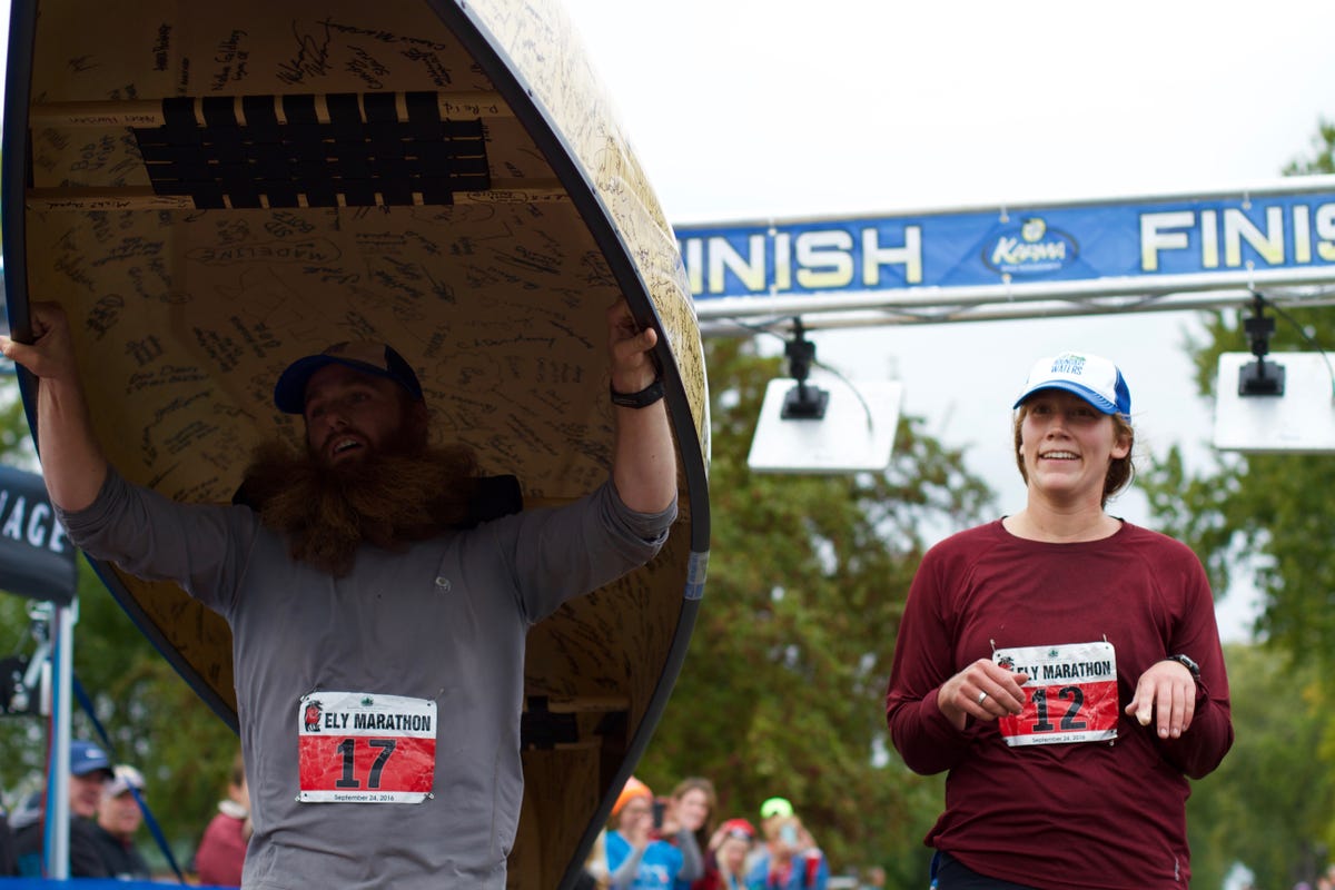 Ely Marathon Portaging - Minnesota Runners Race While Carrying Canoe