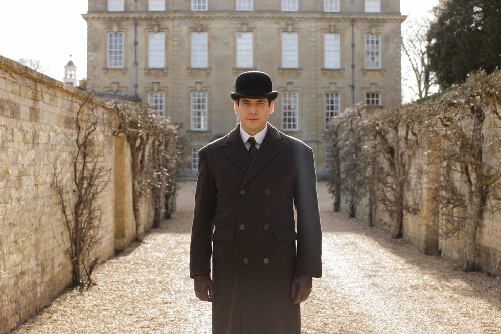 downton abbey | series sixwe return to the sumptuous setting of downton abbey for the sixth and final season of this internationally acclaimed hit drama series. as our time with the crawleys begins to draw to a close, we see what will finally become of them all. the family and the servants, who work for them, remain inseparably interlinked as they face new challenges and begin forging different paths in a rapidly changing world.photographer: nick briggsrobert james collier as thomas barrow