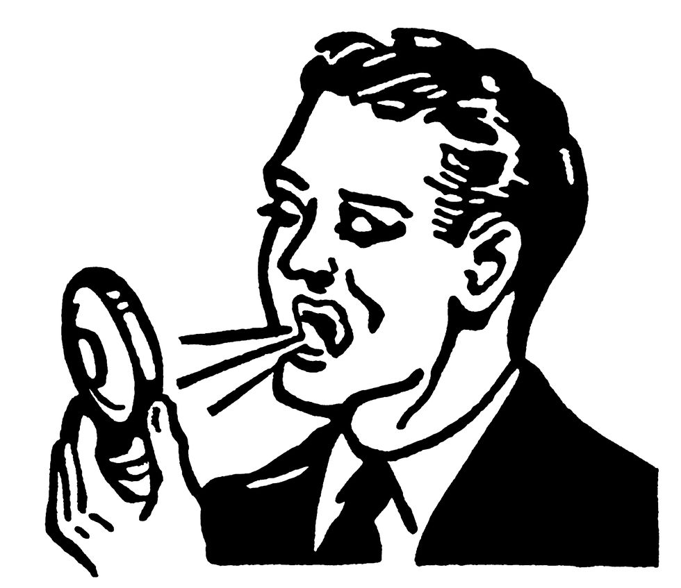 口臭チェッカーを使用する男性
