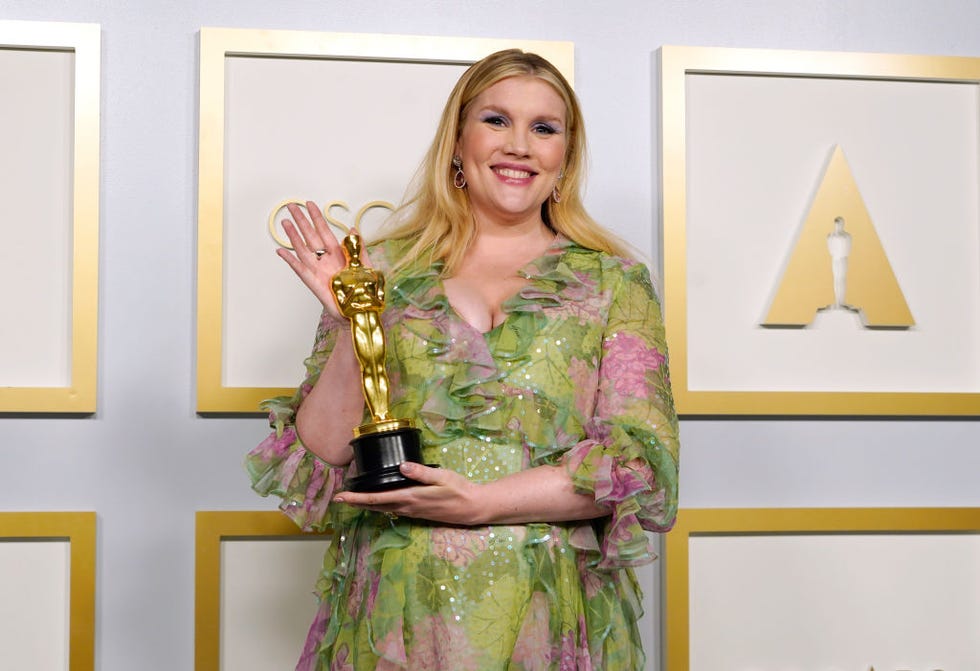emerald fennell wins oscar for best original screenplay