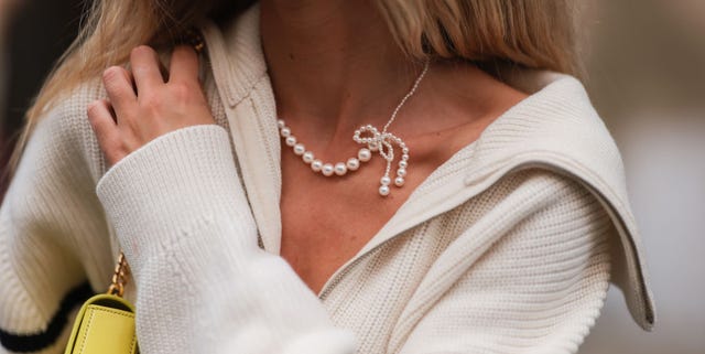 Pearl Necklaces , Are pearls trendy in 2023 ? Pearl necklace are