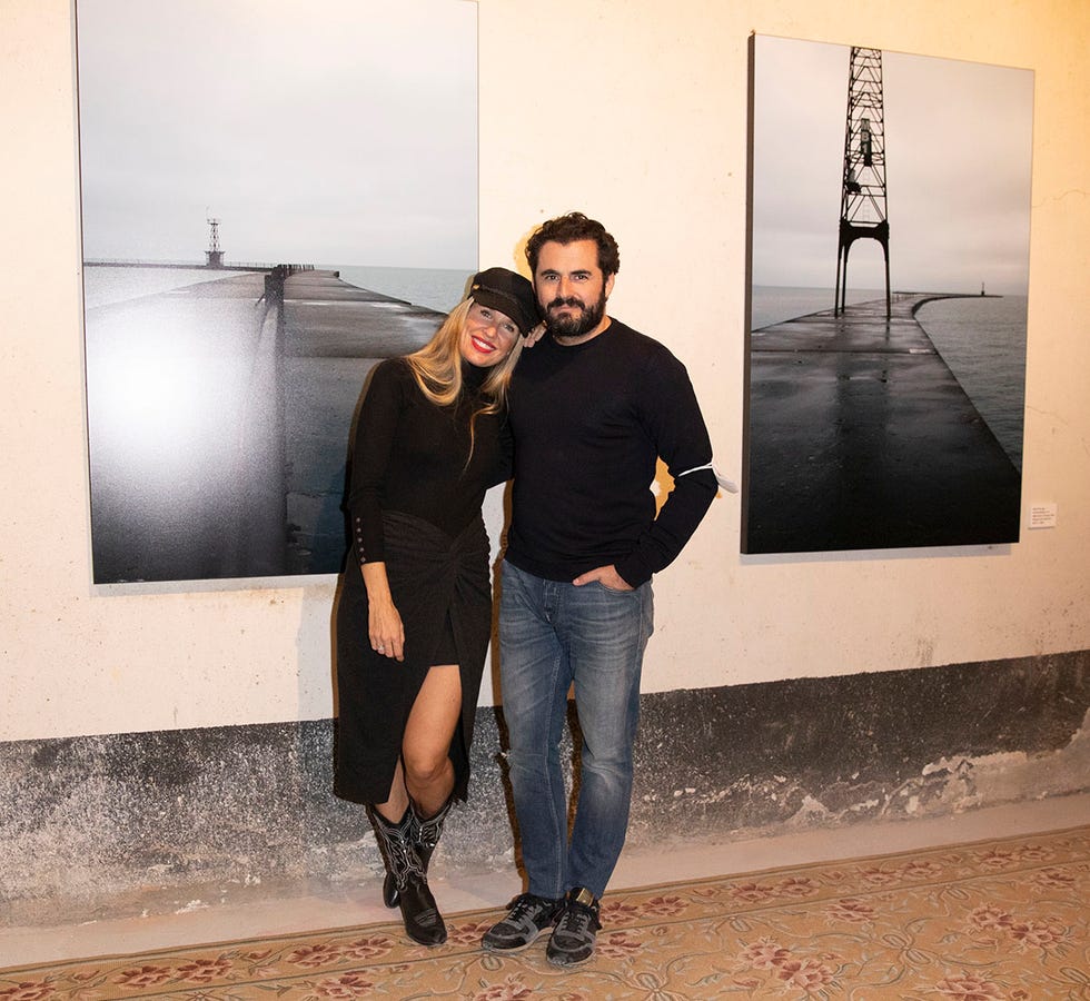 emiliano suárez y carola baleztena en la exposición 'blue chicago'