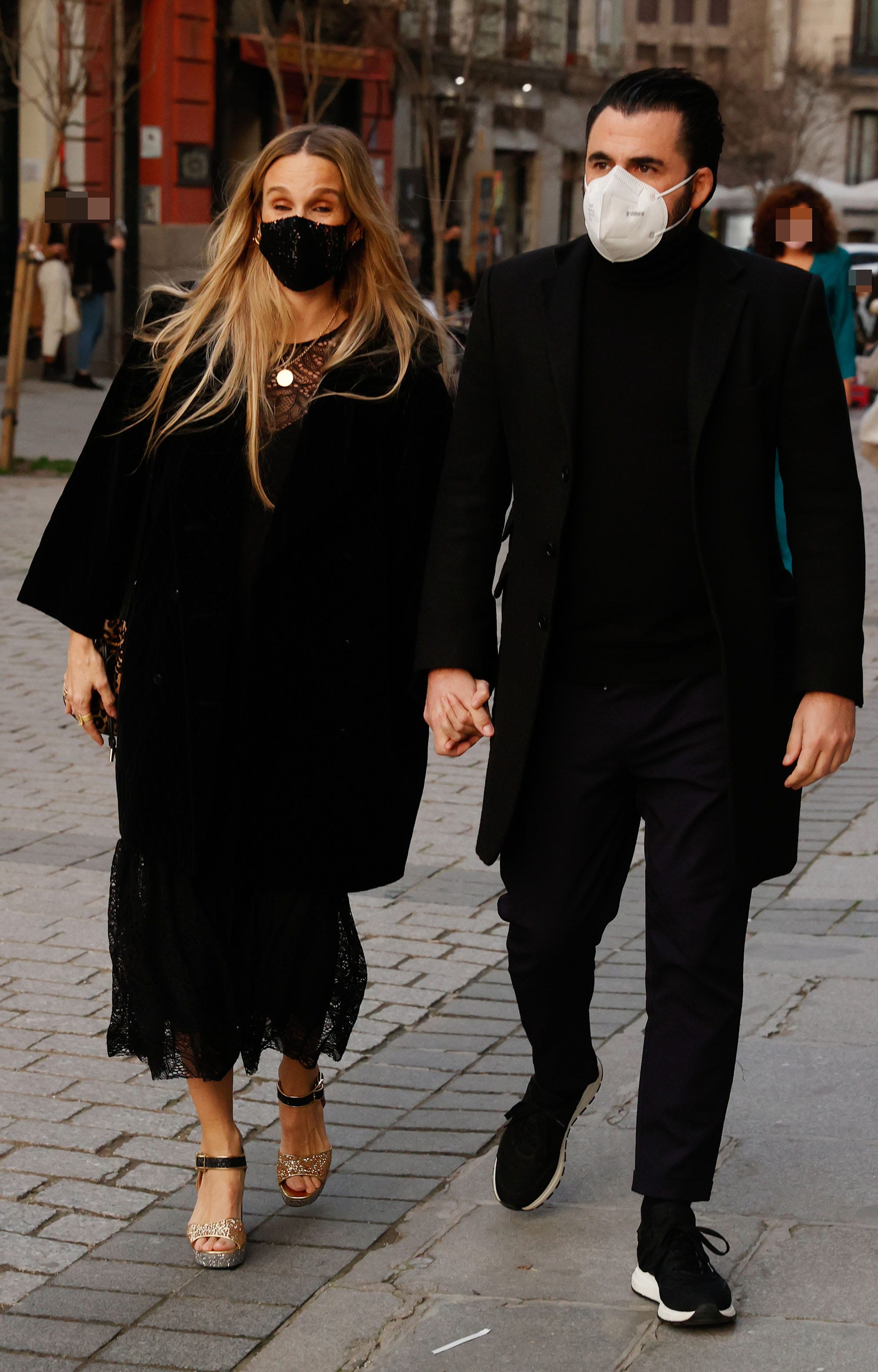 carola baleztena y emiliano suárez acuden a la ópera