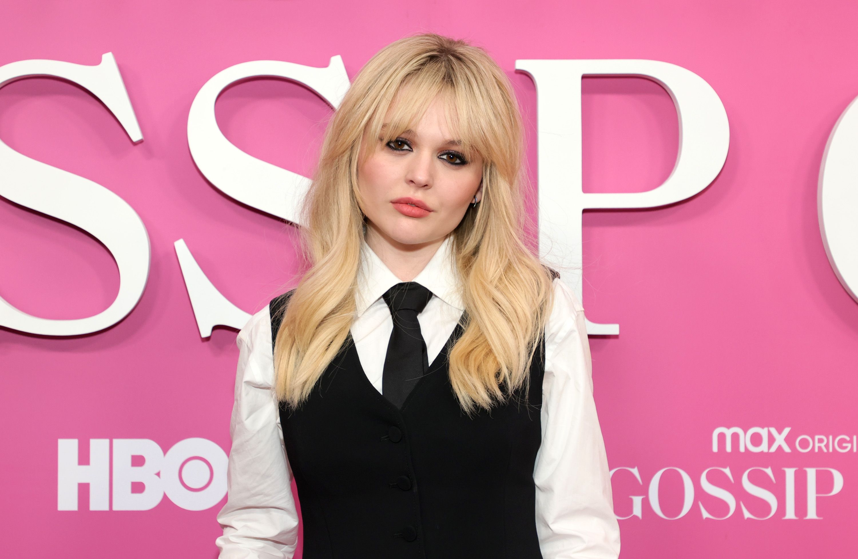 Who is Emily Alyn Lind? - Meet One of the Stars of 'Gossip Girl
